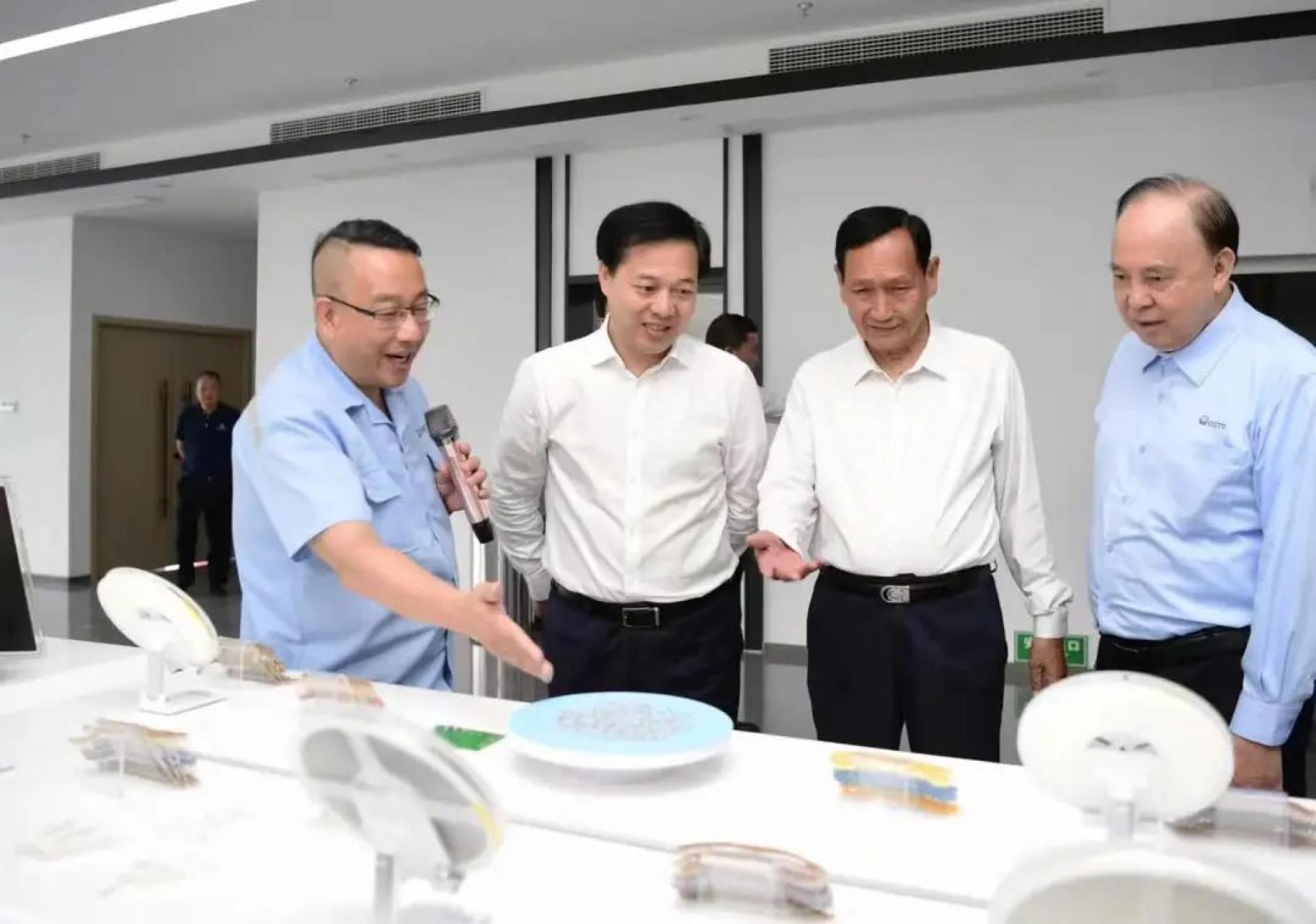 南充溢辉电子科技有限公司正式投产 古正举张志宏张万镇出席投产仪式