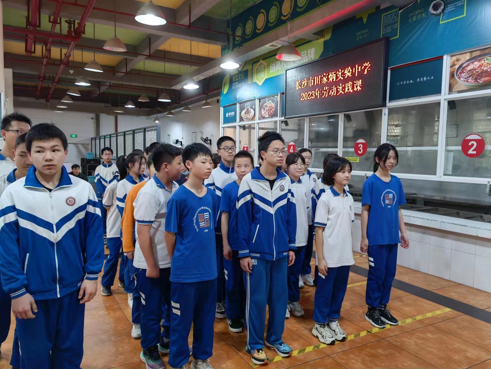 长沙市田家炳实验中学:进食堂"拜师学艺",这堂课真"香"