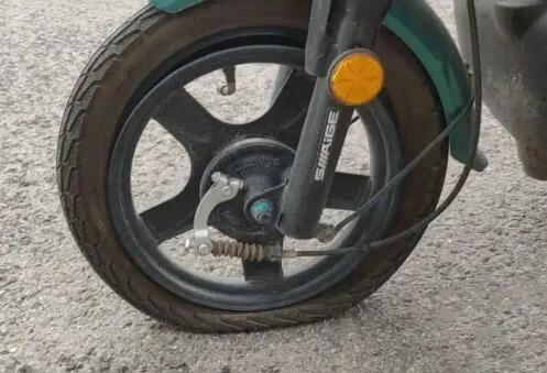 电动车轮胎侧面被扎破了可以补吗