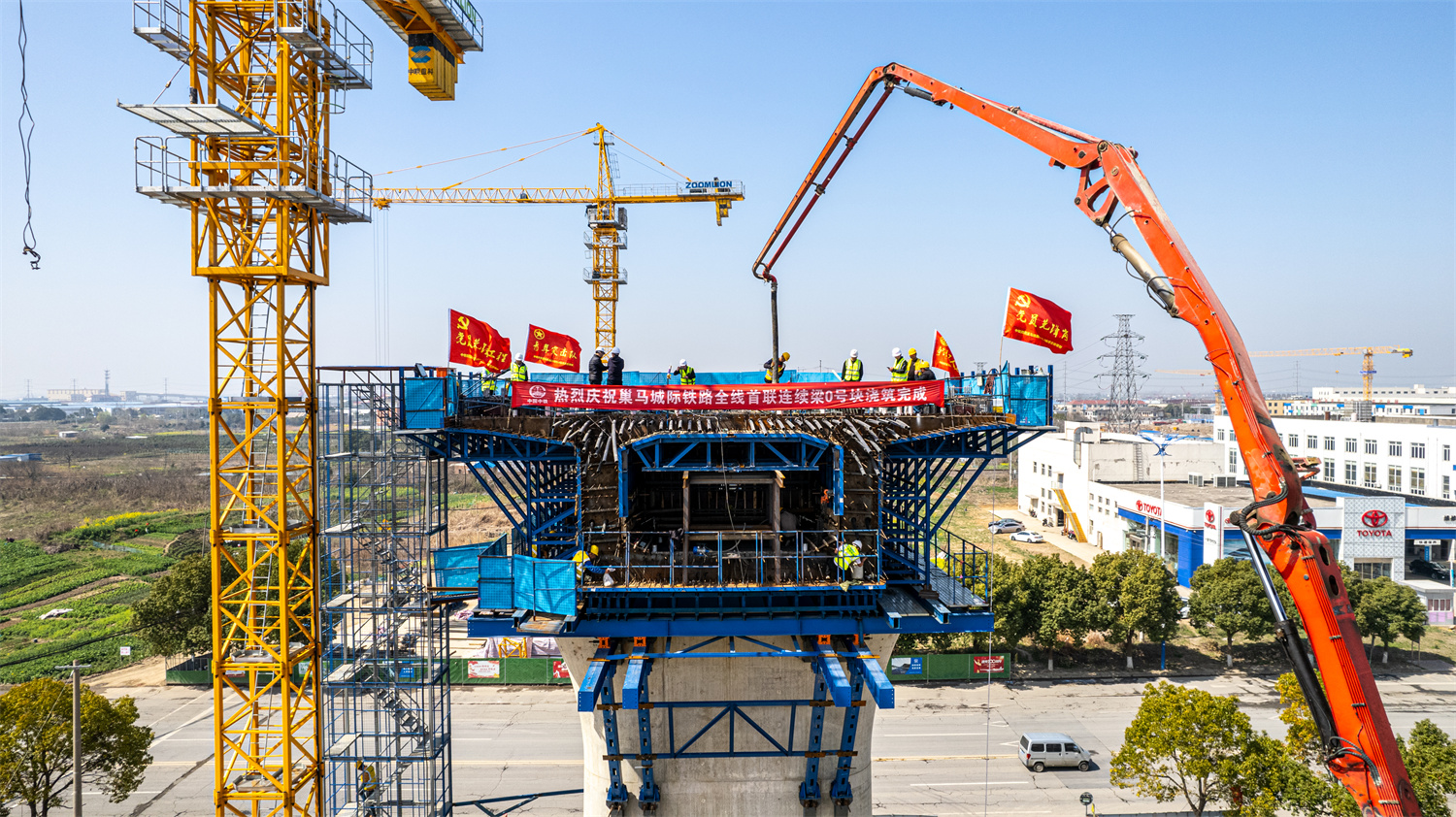 巢马城际铁路全线首个连续梁零号块浇筑完成