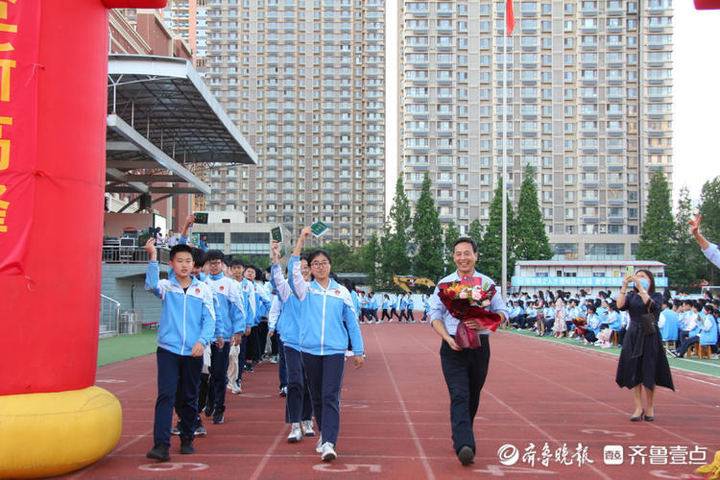 感恩母校,築夢未來!日照市新營中學舉行2018級畢業典禮