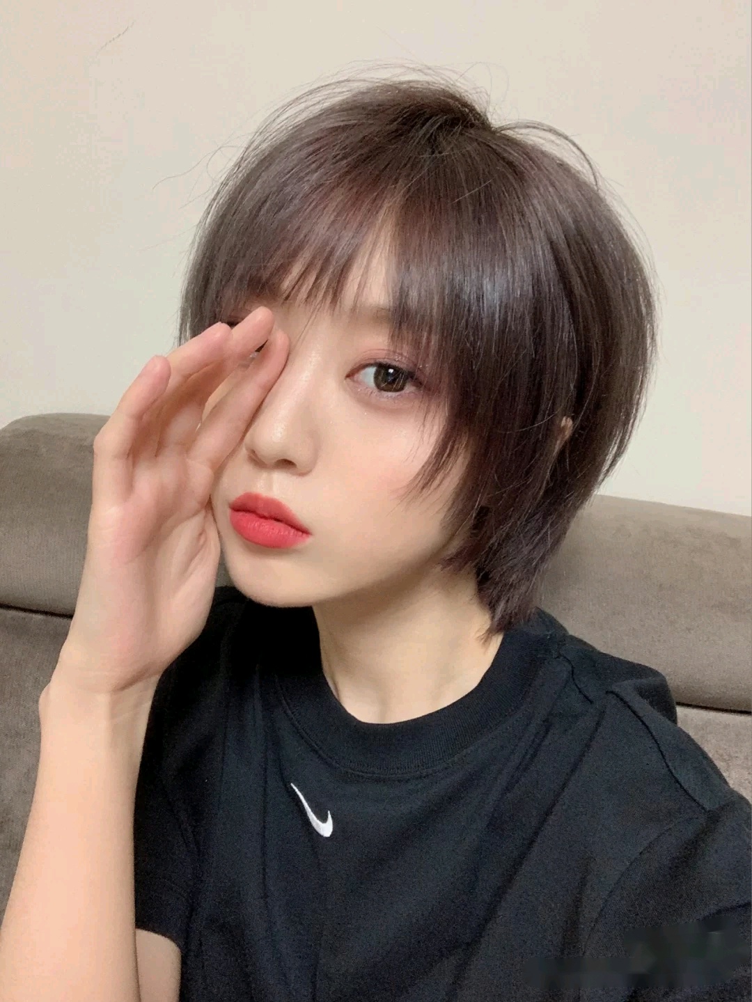 波波头早就不时髦了,现在流行"层次发型",清爽凉快还显脸小