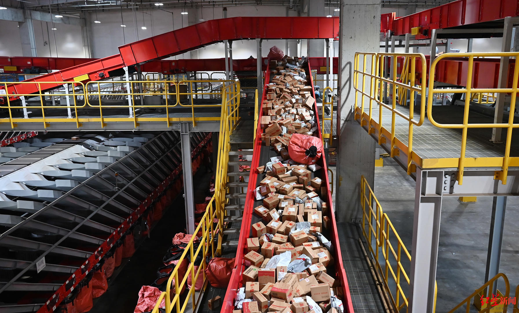 听,成都拼搏的声音|这个亚洲一号智能分拣中心里,你的双11快递已出发!