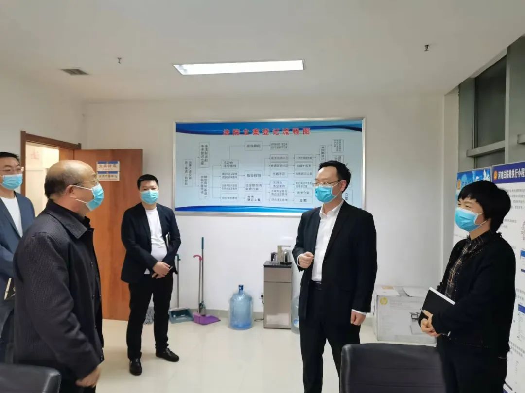 冯卓群到人民法庭调研指导工作