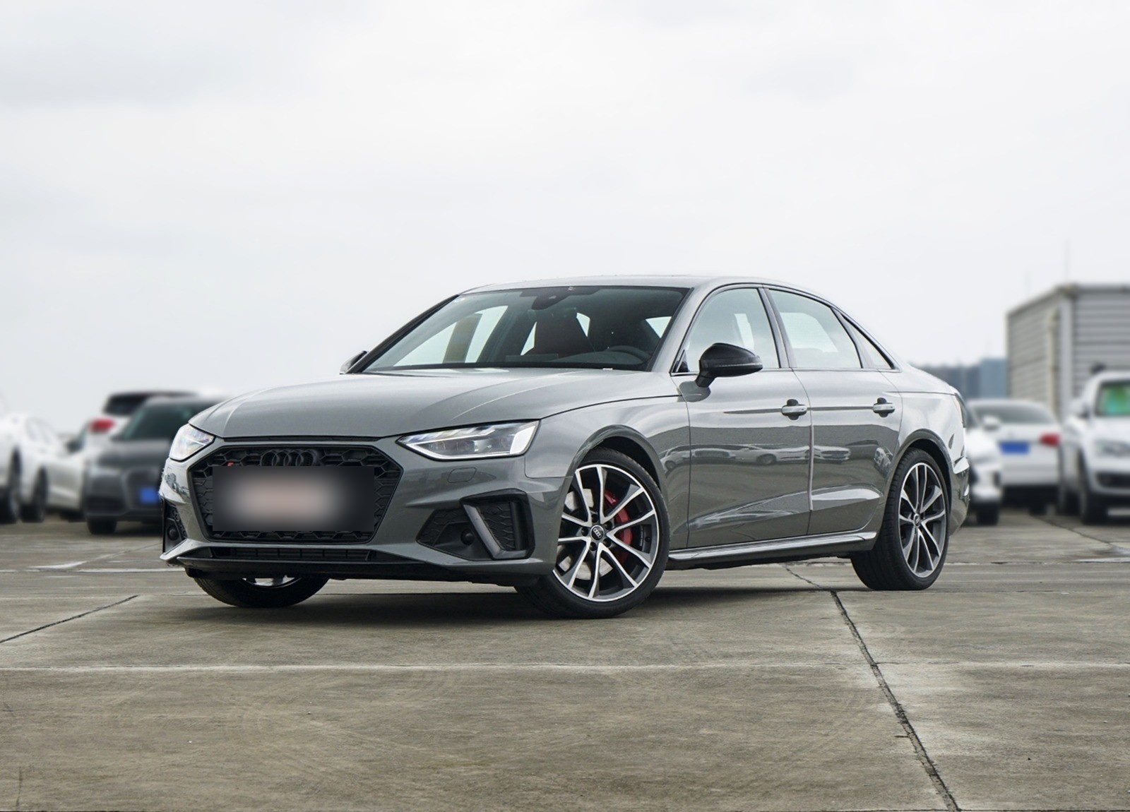 奥迪s4作为a4系列中的高性能车型,其在动力系统和四驱设计上均有显著