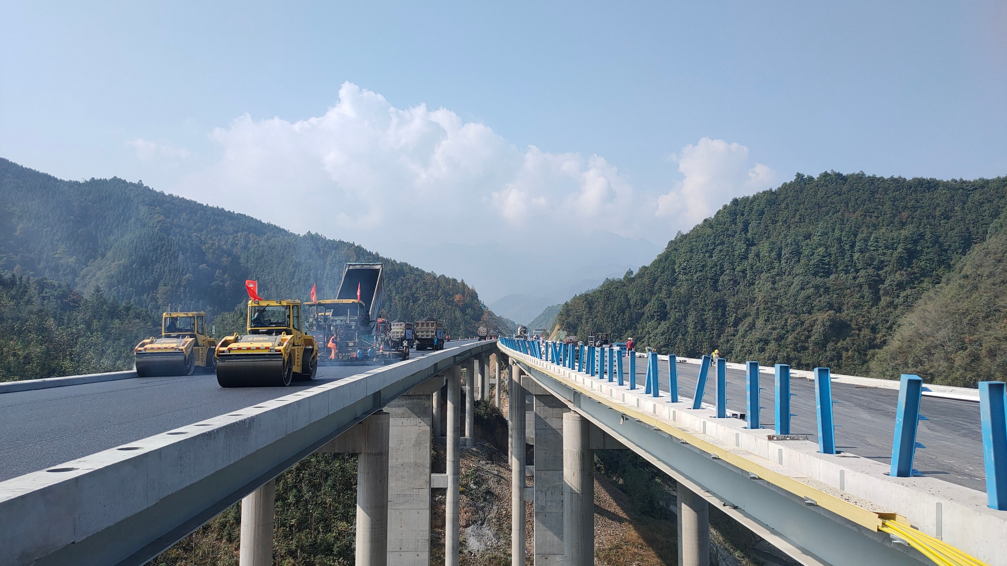 芜黄高速进入冲刺阶段 预计月底全线通车