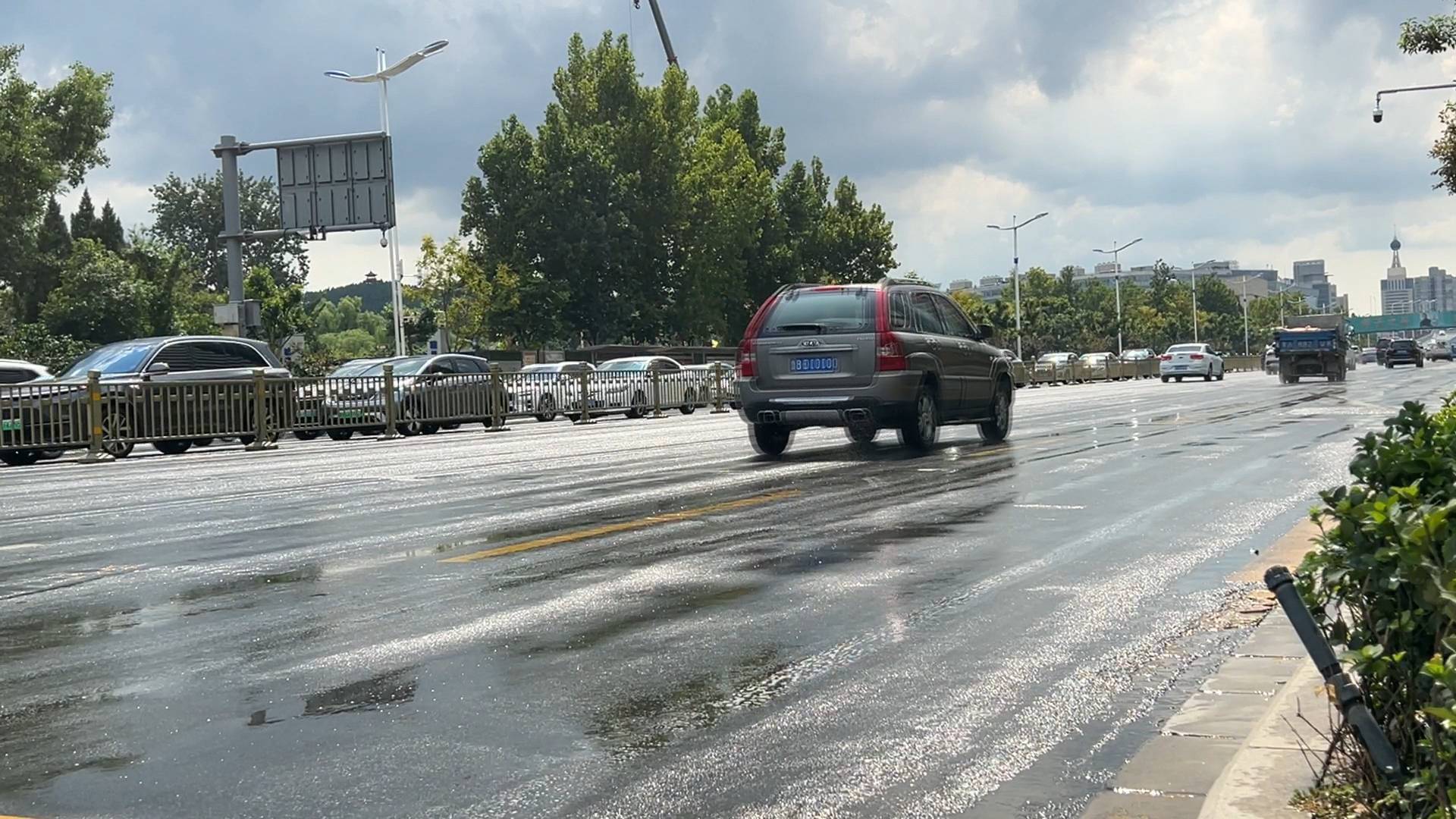 一边晴一边雨的图片图片