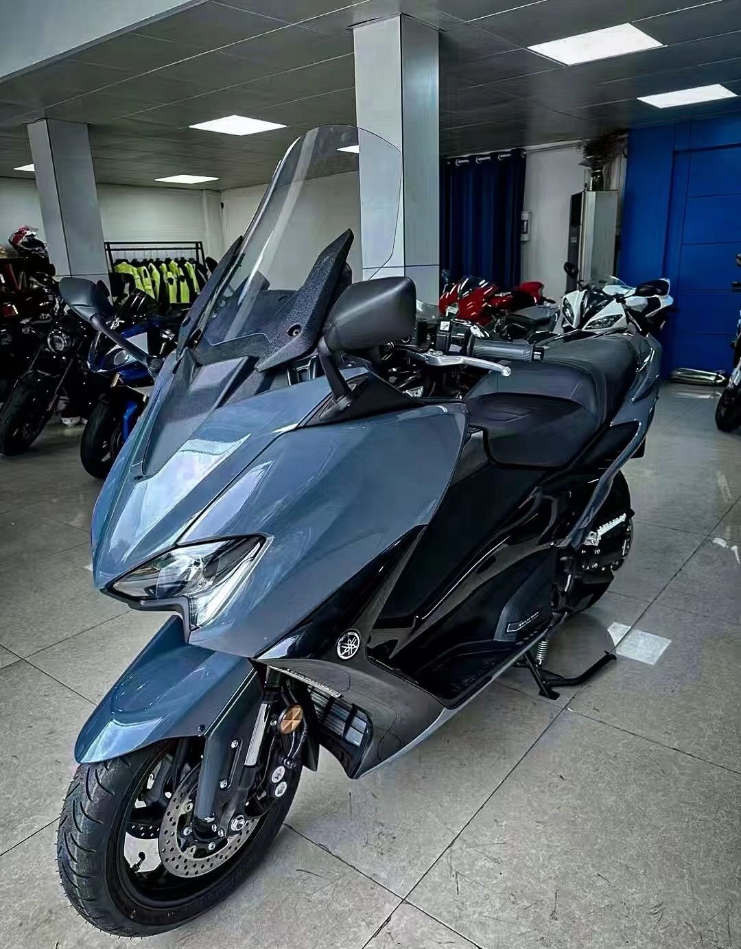 2021雅马哈tmax850图片