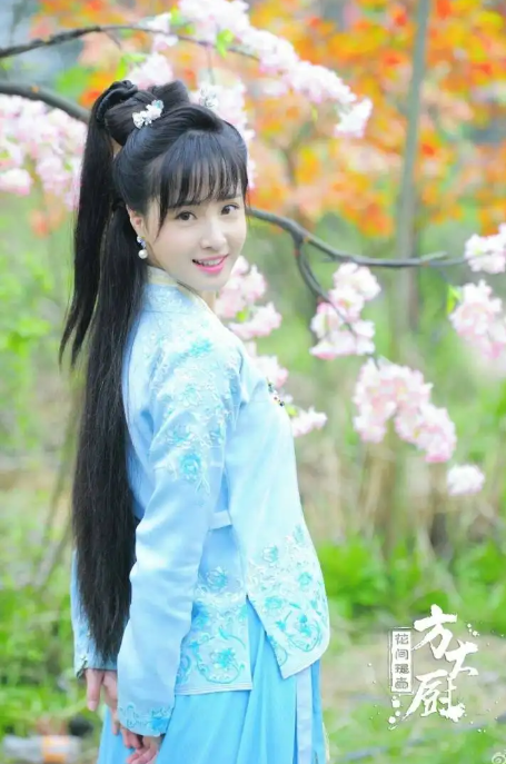 文案:《花间提壶方大厨》作者:耳雅一柄铜勺抚瑶琴,两根银筷敲玉铃