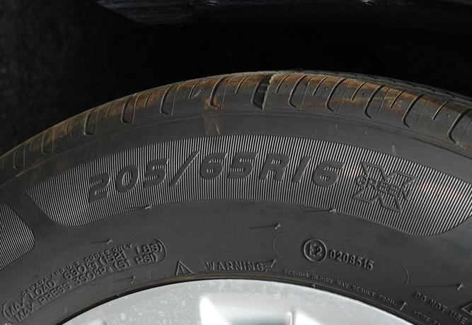 2011款天籁轮胎规格