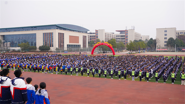 绵阳富乐国际学校校服图片