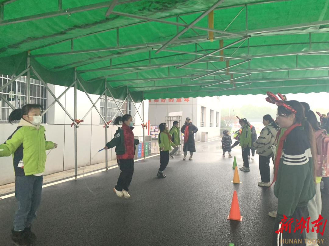 衡阳市高新区华新小学:启航迎新岁,"兔"飞猛进向未来