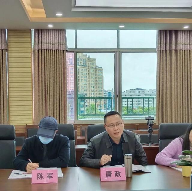 南充九中举行跟岗教师教学汇报及评课教研活动
