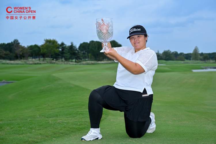 中国女子高尔夫球公开赛 庞润芝 职业生涯第二冠军_中国女子公开赛庞润芝1杆优势夺冠 纪钰爱王梓萱t2