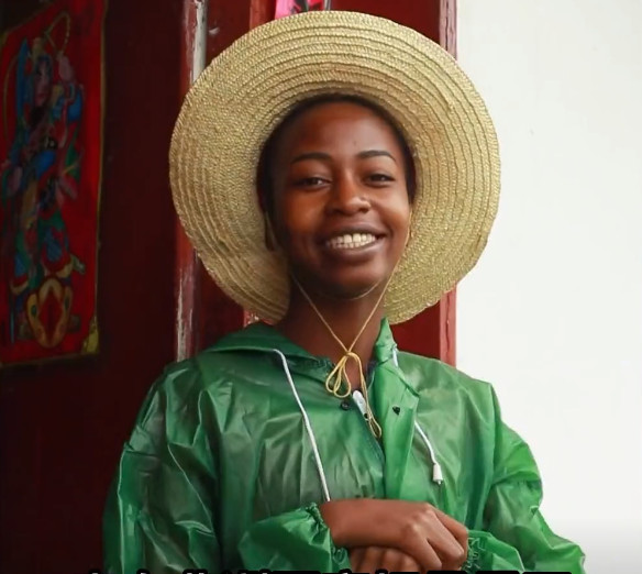 最受欢迎的黑人媳妇,为爱远嫁陕西农村,因太过想家崩溃大哭