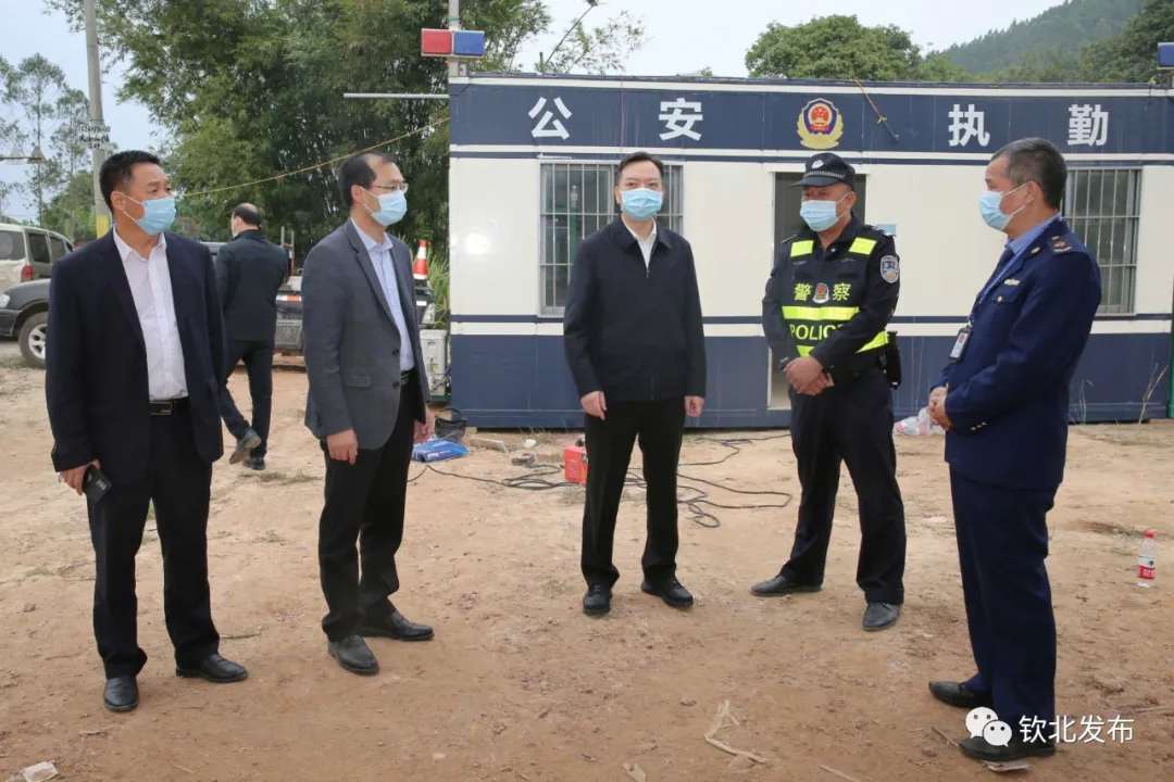 黄治华暗访督导疫情防控工作