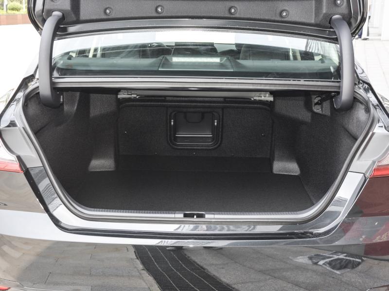 丰田凯美瑞后备箱为什么会自动开启?