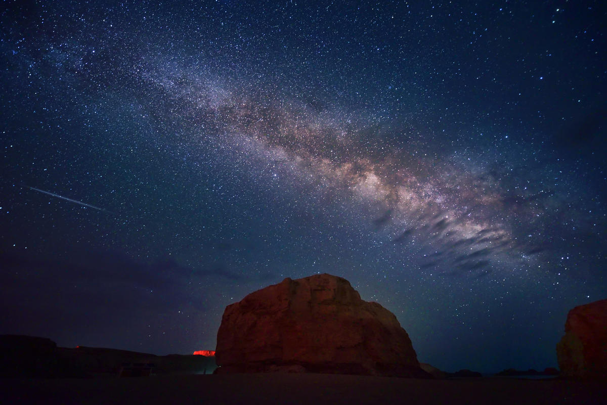 敦煌沙漠星空图片