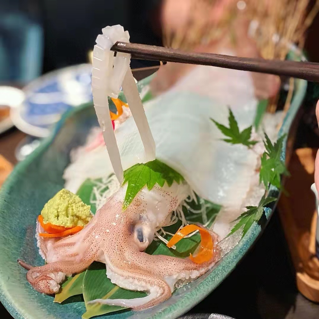 透明的鲜味,唯有活鱿鱼刺身可以给你!