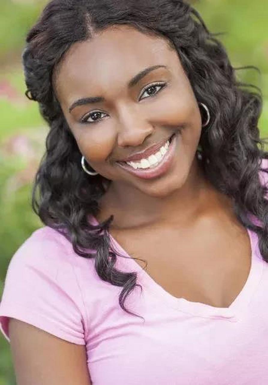 45岁的男老板聘请黑人美女作为秘书,两人外出办事一周后,男老板染上了