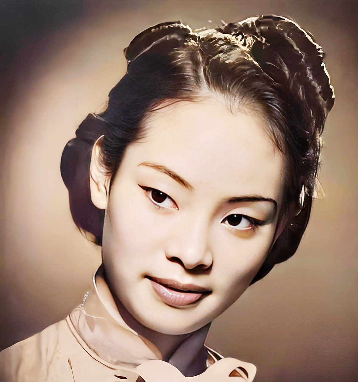 陈独秀63岁去世,临死前拉着比自己小29岁的妻子潘兰珍的手说:"你可以