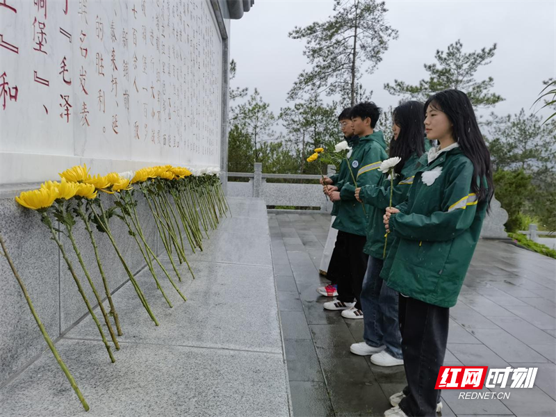 汝城县玉潭学校举行"清明祭英烈"活动