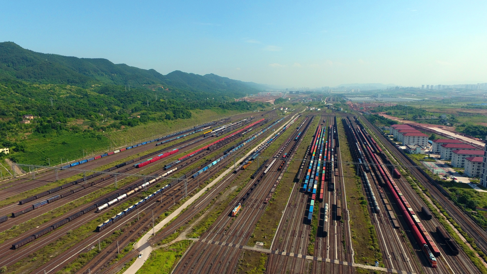 重庆铁路货运的主战场——兴隆场编组站 一年六次创新高