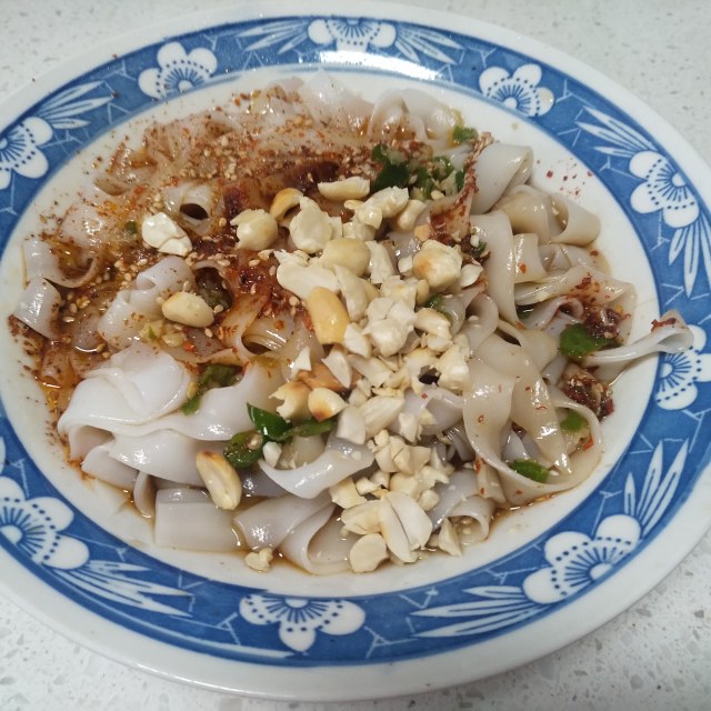 凉拌酸辣粉,开胃酸辣粉,满足你的味蕾!