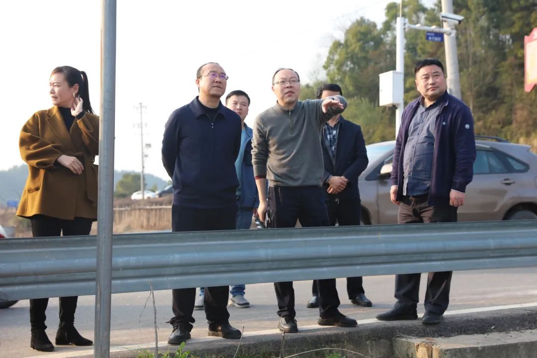 区委书记唐卫湘调研春耕备耕和水利工程建设工作