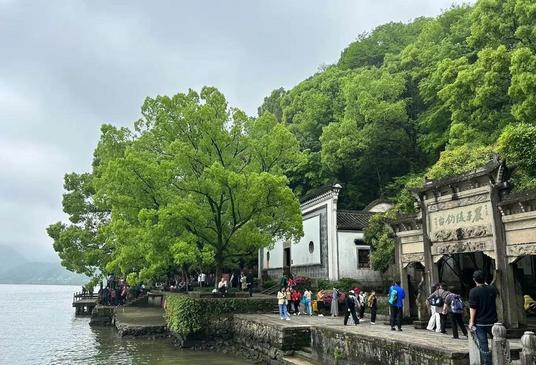 我们——1977年无锡县东北塘中学高中(1)班毕业的同学,13日,14日利用2