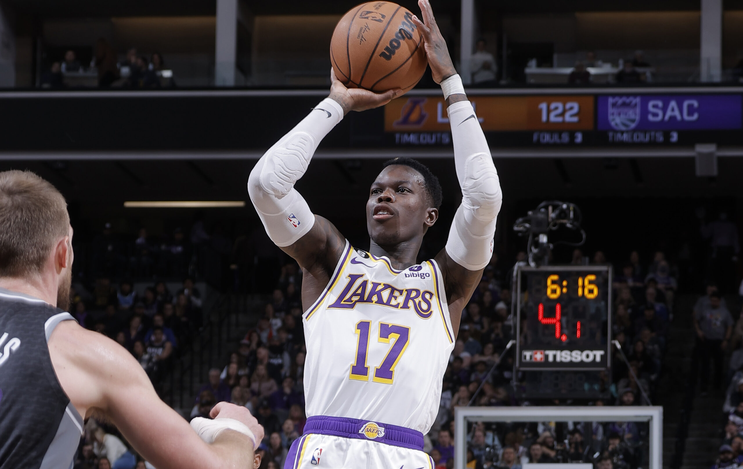 詹皇37 8,湖人爆冷5连胜!施罗德准绝杀,威少创2纪录,虎将惊艳