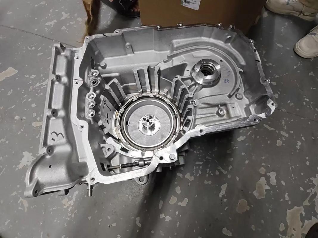 Installed transmission housing in HOWO truck