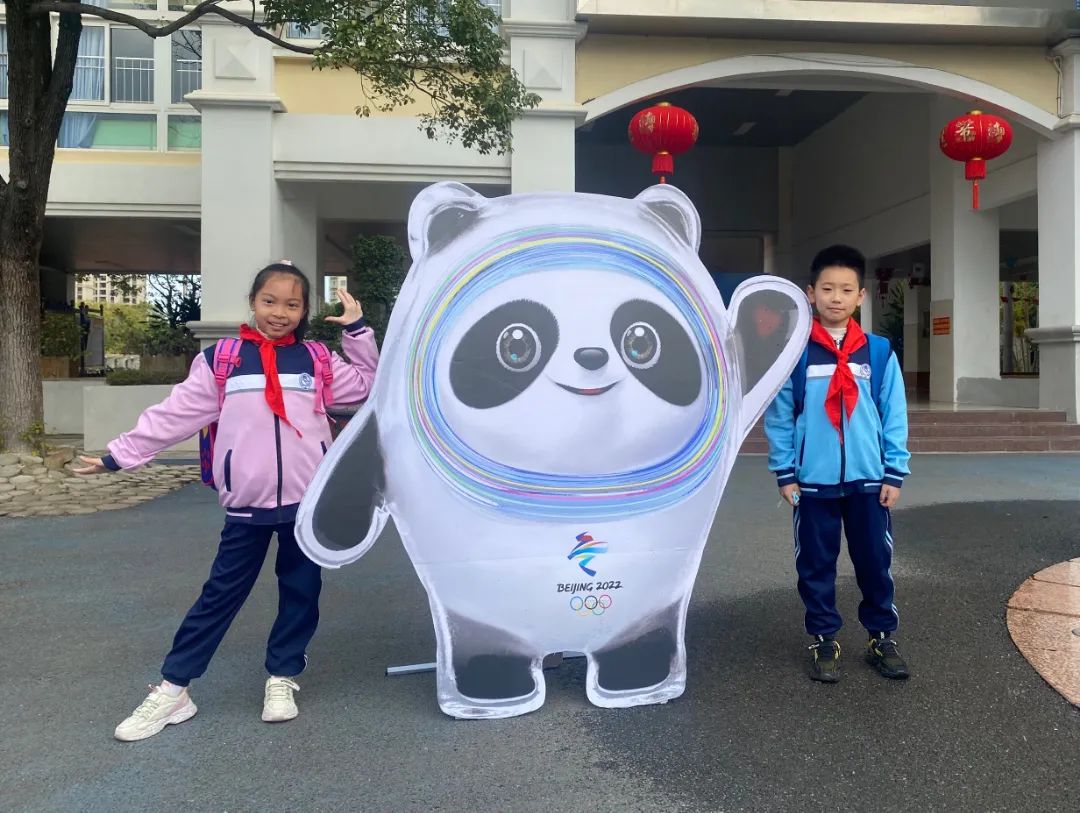 多图直击!海沧花样开学→冰墩墩,画虎符,赠红包