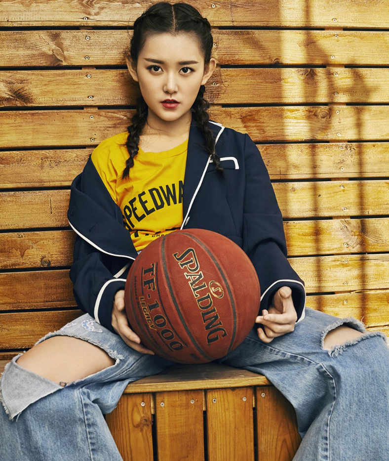 00后浓颜系小花蒋依依,1/4的德国混血颜,英气又明艳有女主相