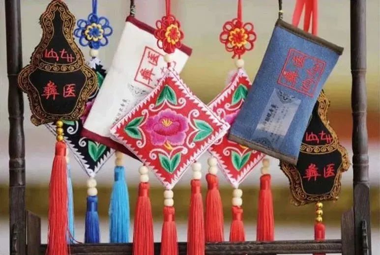 乐享云南|好礼·楚雄彝绣香囊