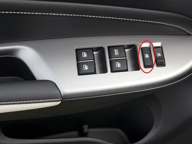 车窗锁住了怎么开?