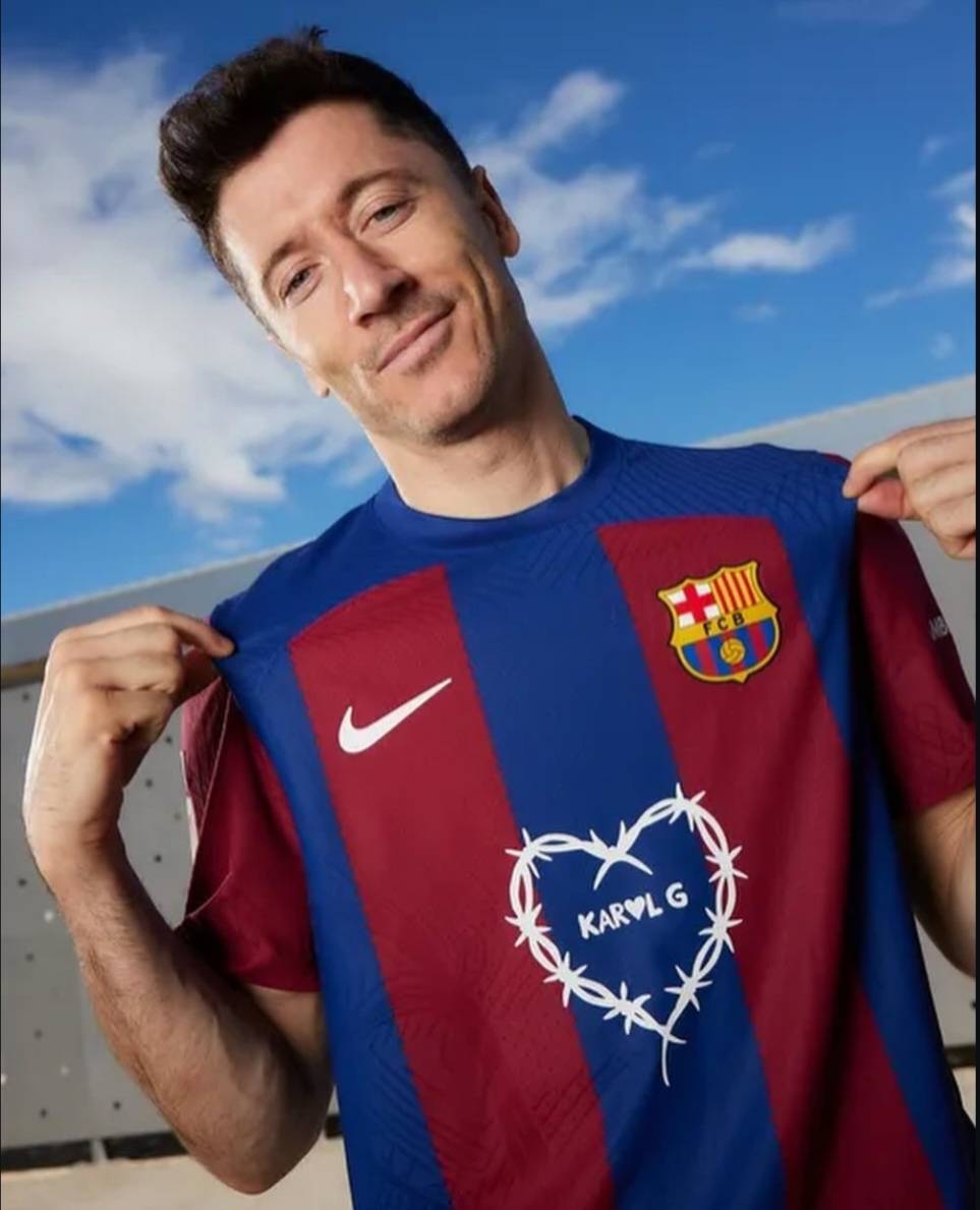 巴萨与歌手karol g合作,其logo将出现在巴萨国家德比球衣上
