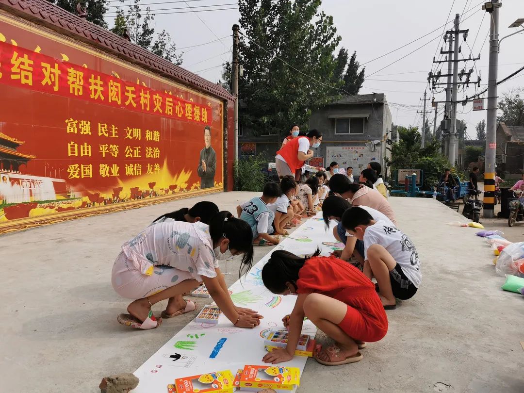 新乡学院校领导带队赴闳夭村开展儿童心理援助活动