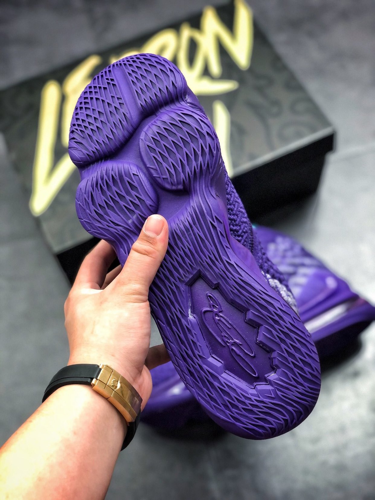 全新紫金湖人配色!耐克lebron 17"2k"细节测评,霸气十足