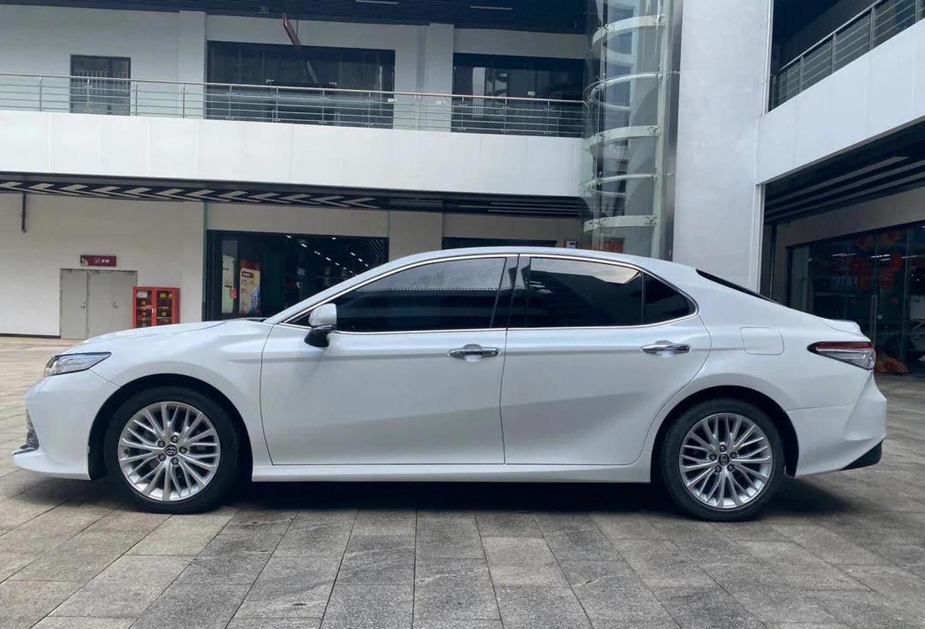 大家看看我这凯美瑞是怎么回事?车型是18款2.