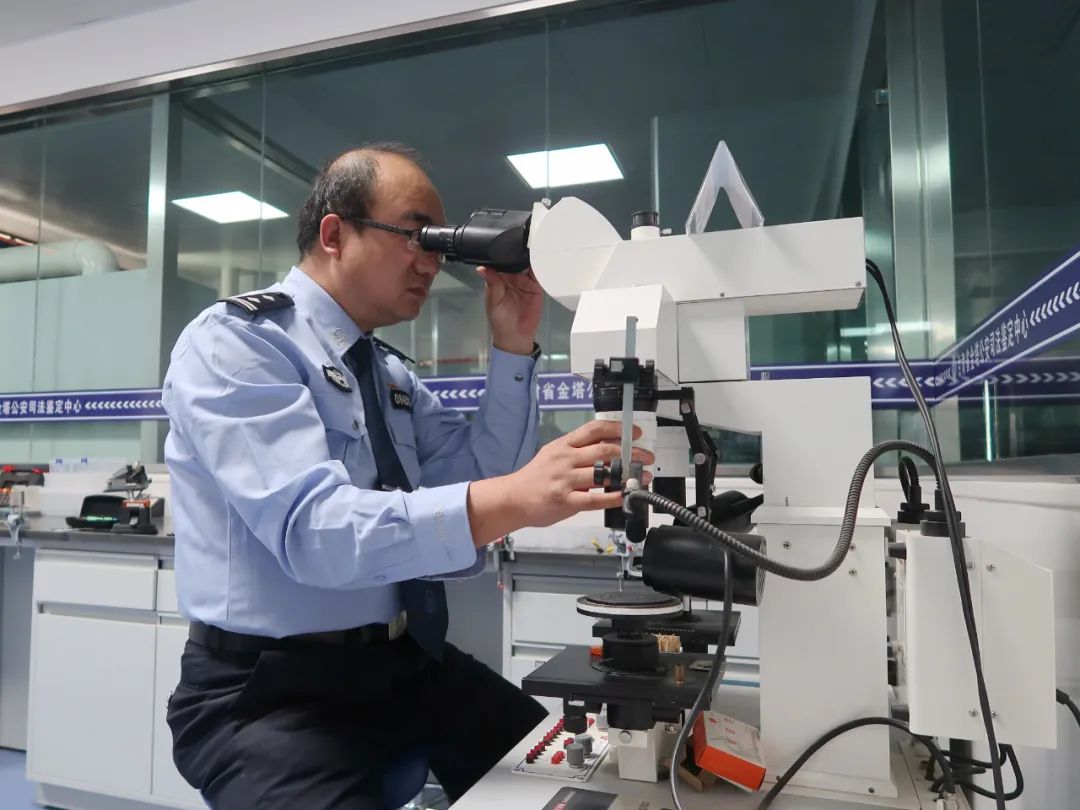 走进公安英模酒泉公安用极致匠心锻造剑之锋刃刘利平