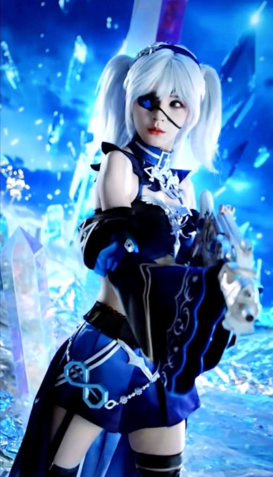 张予曦在《和平精英》cosplay中,多套造型惊艳亮相!