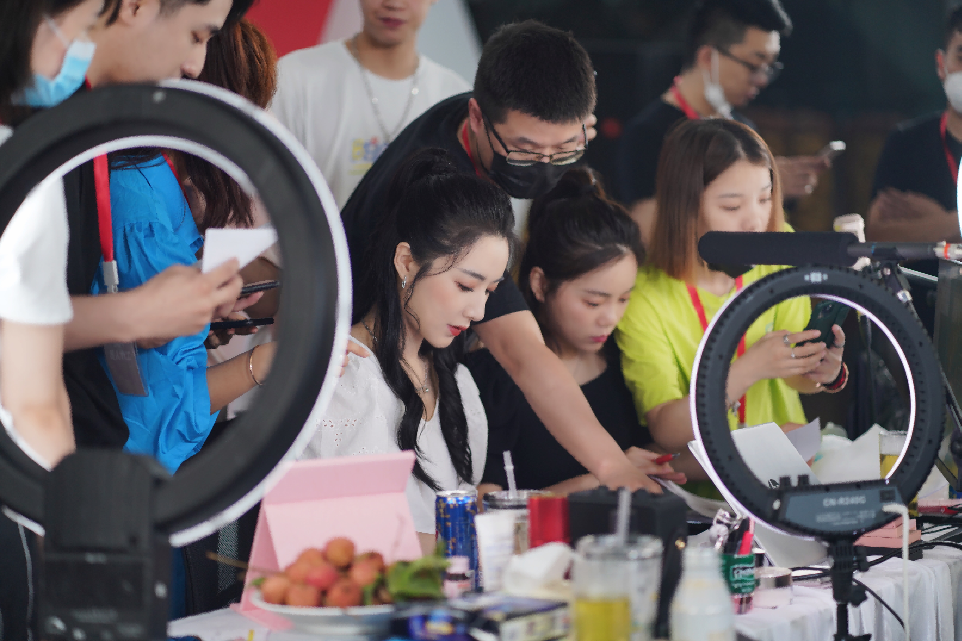 "品质直播"成主流,是以薇娅等主播为首的专业主义的胜利