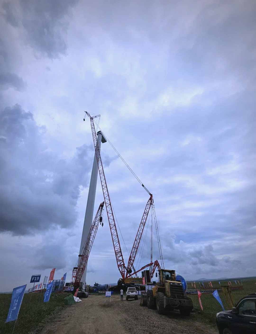 全国首例!赤峰风电项目成功完成风机吊装