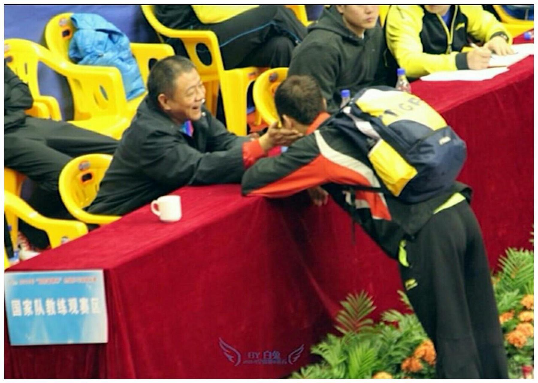 我认为幼年许昕是那段时间全世界最可爱的小孩