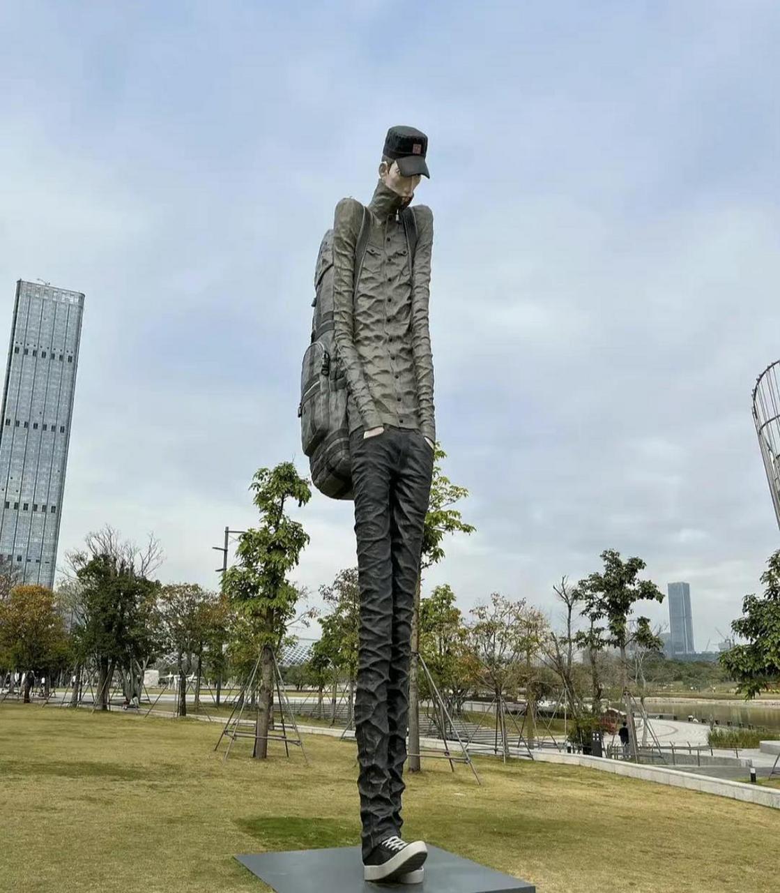 深圳人才公园的雕塑.