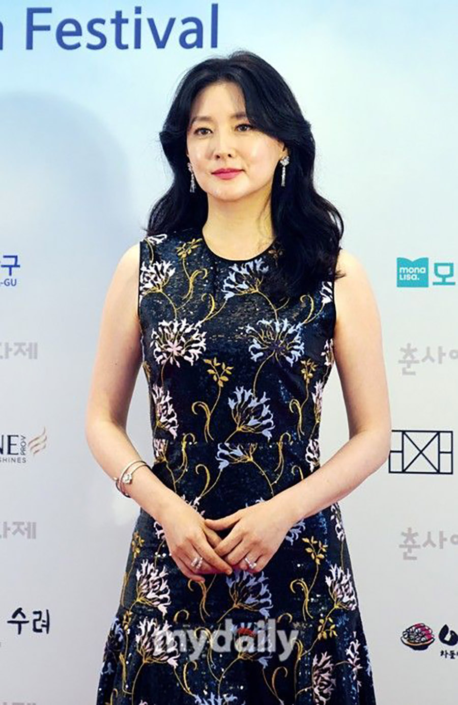 韩国第一氧气美女李英爱,38岁息影嫁富豪,47岁回归再次拿奖