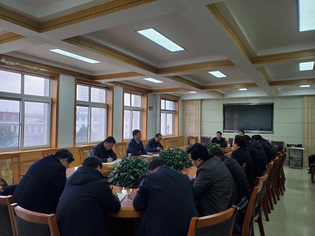 陈景春主持召开全县突出生态环境问题整改工作约谈会议