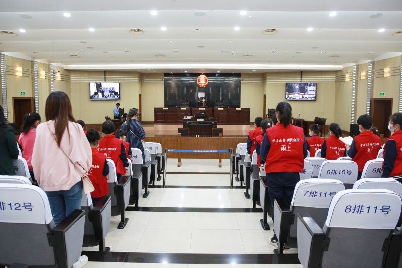 岳林中心小学:与法院"零距离"接触,做知法守法小公民