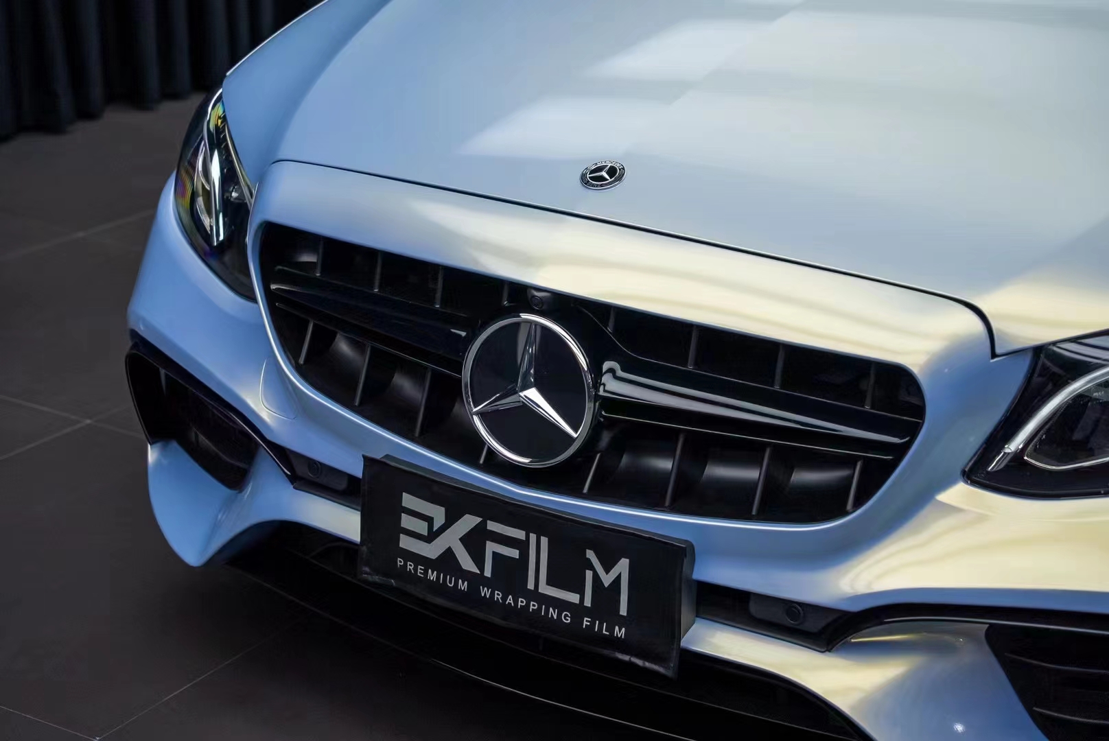 奔驰e300-ekfilm改色膜远峰蓝魅金(亮),朦胧又梦幻